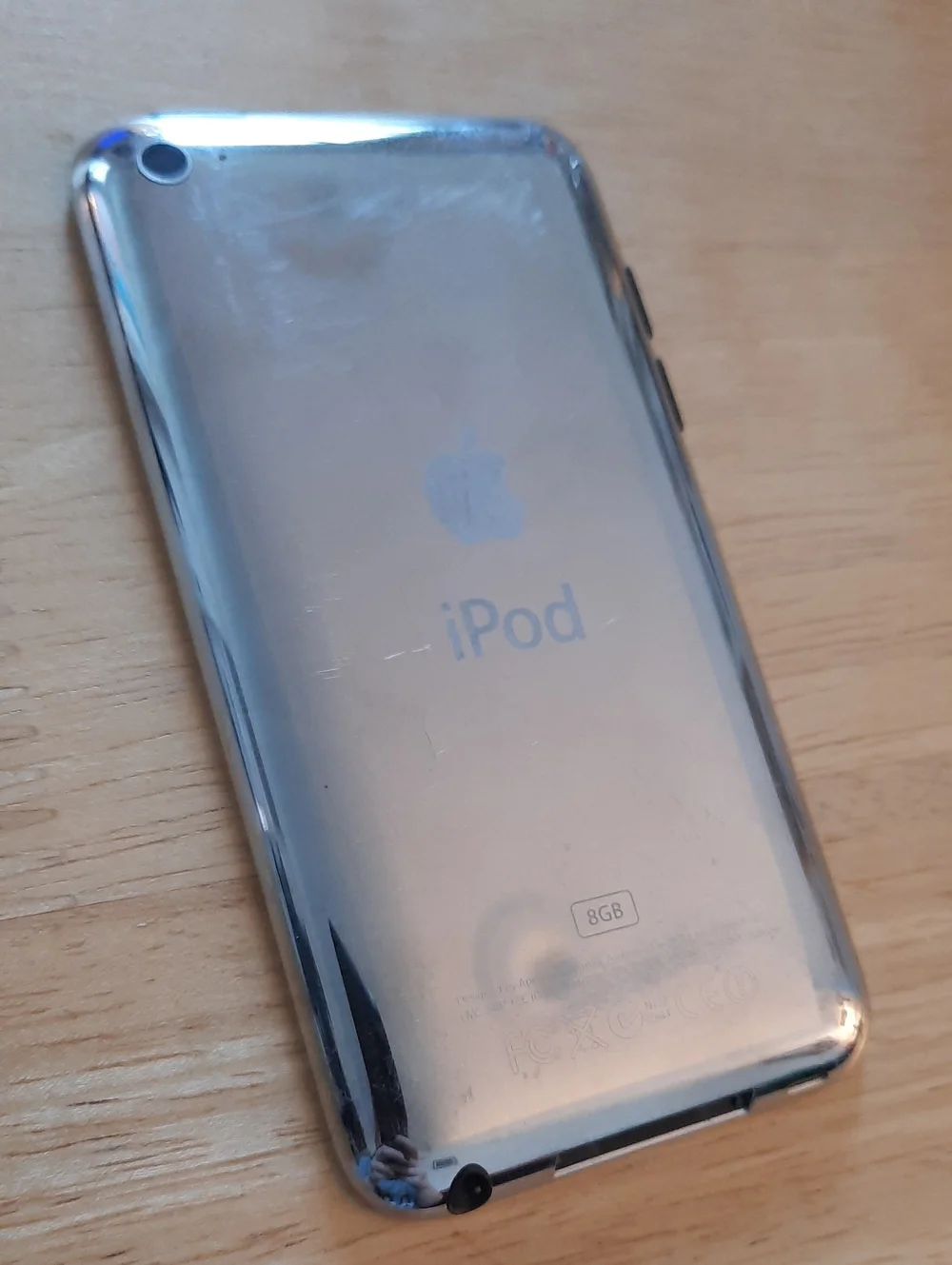 White Apple iPod Touch 4th Generation 8GB And Charging Chord